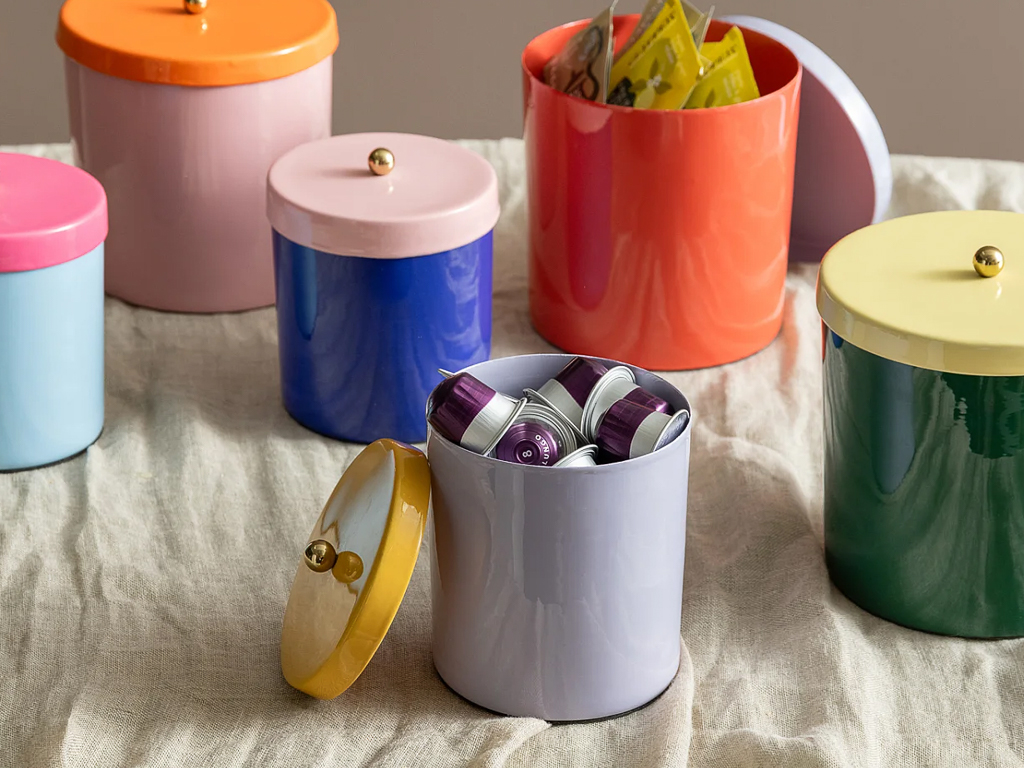 bocaux en métal multicolores