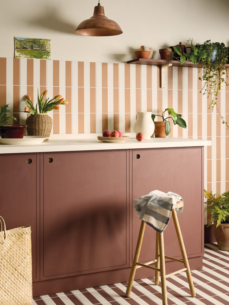 carrelage à rayures verticales cuisine