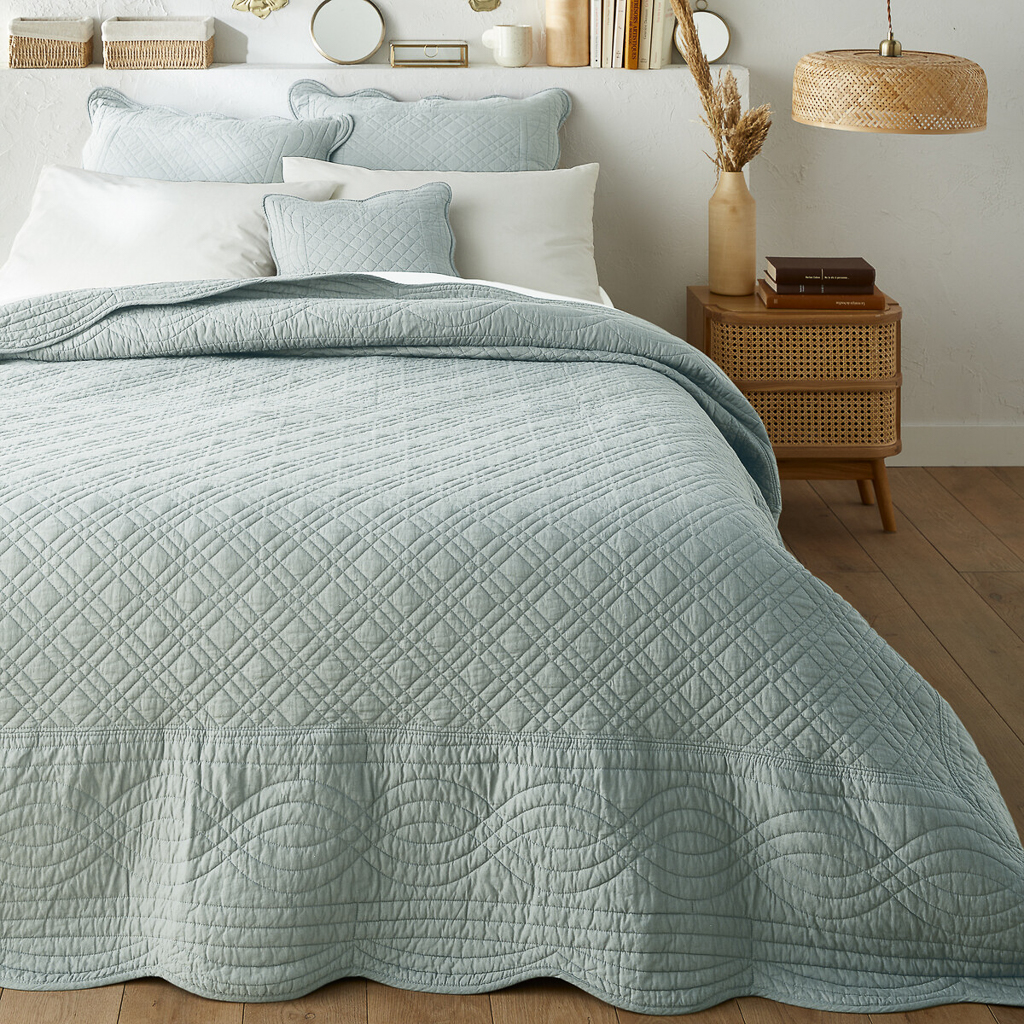 boutis couvre lit vert pastel