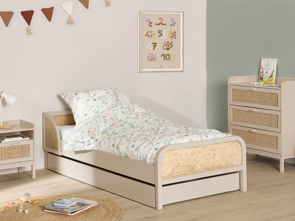 chambre enfant beige et vert sauge