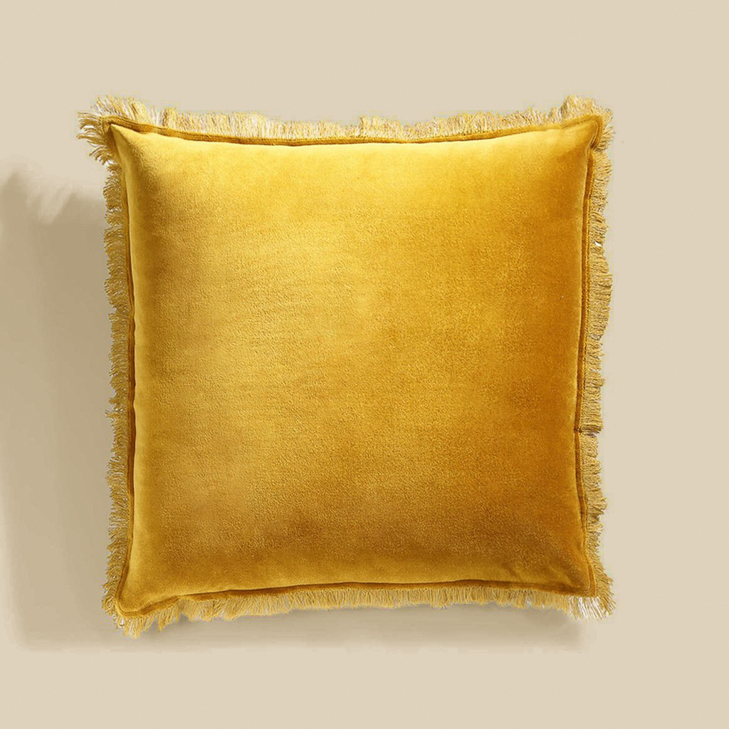 déco rouge, jaune et bois foncé