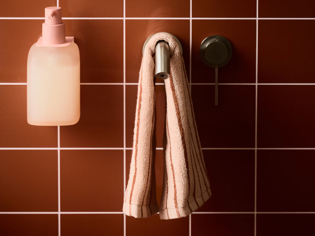 salle de bain terracotta et rose