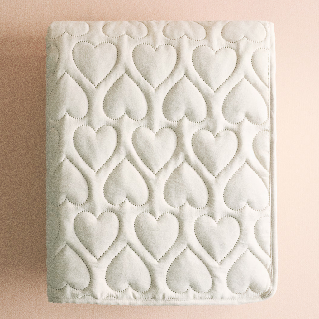 couverture bébé motifs cœurs